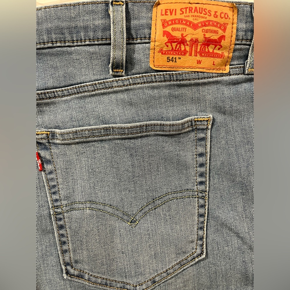 Levi’s Light Blue Series 541 W44 L28